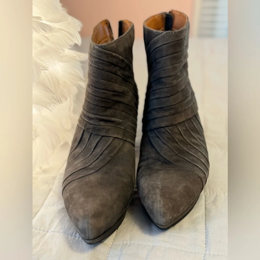 Earthies Brown Ankle Boots - Picture 2 of 8